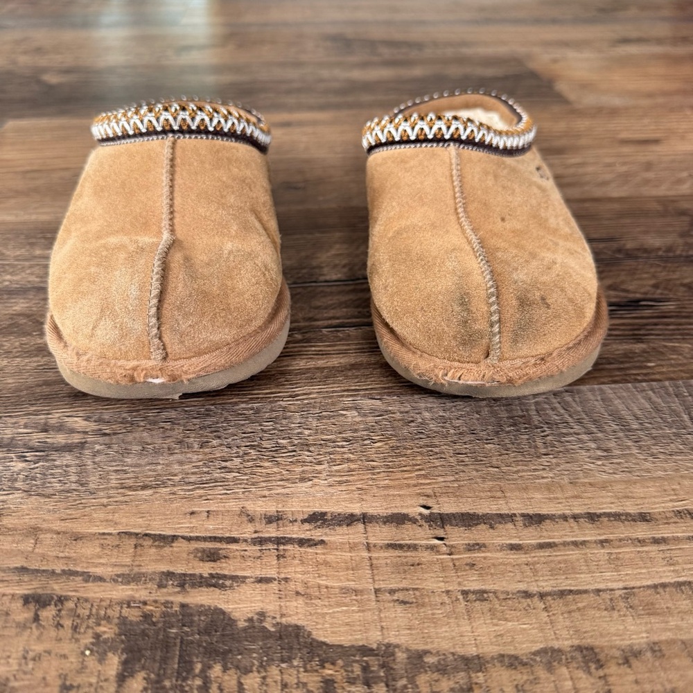UGG Kids Tan Slippers with Patterned Trim - Picture 6 of 9